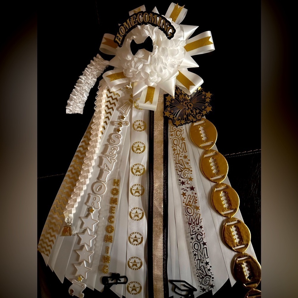 HOMECOMING Mum Garter Pin or Corsage customized, bachelor party Graduation Leis